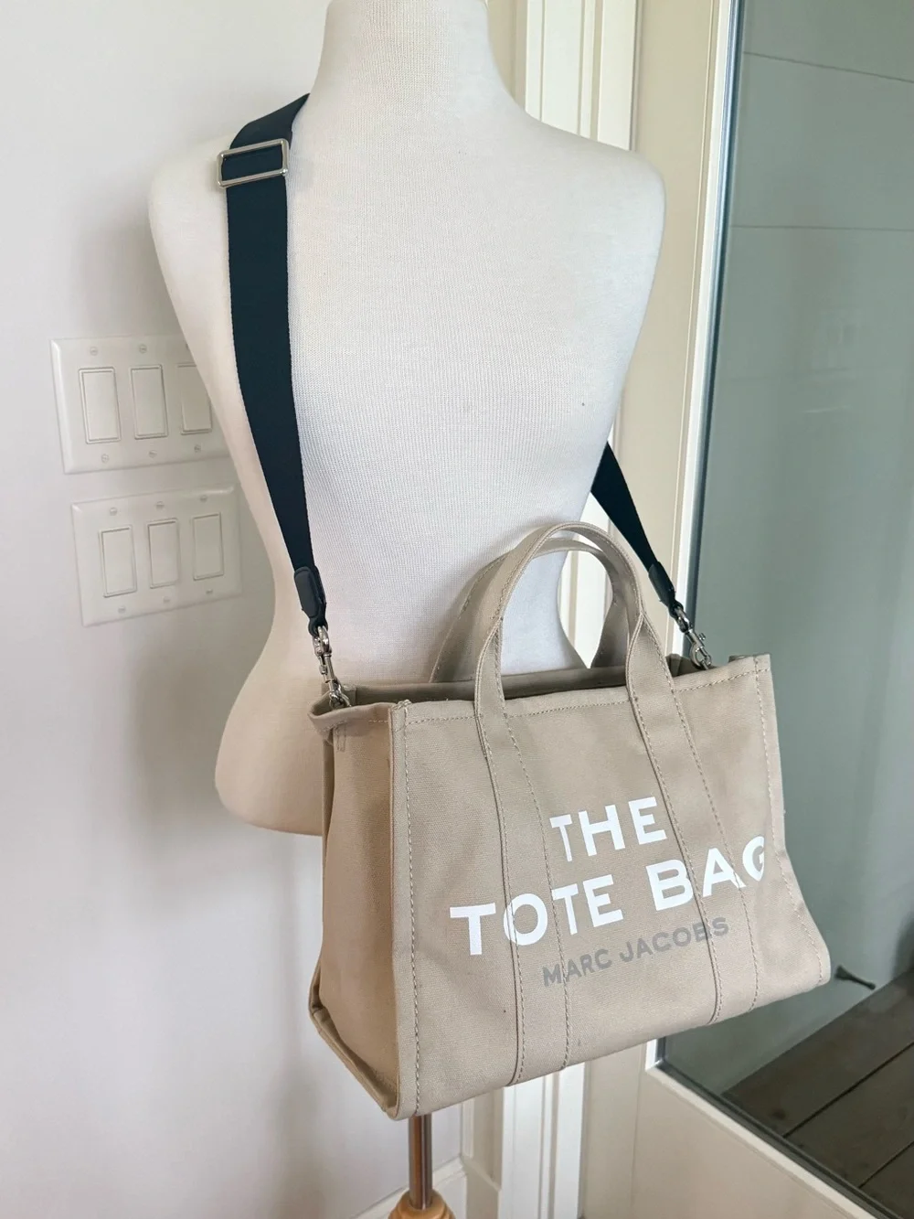 Marc Jacobs Medium Beige Canvas Tote - Picture 2 of 5